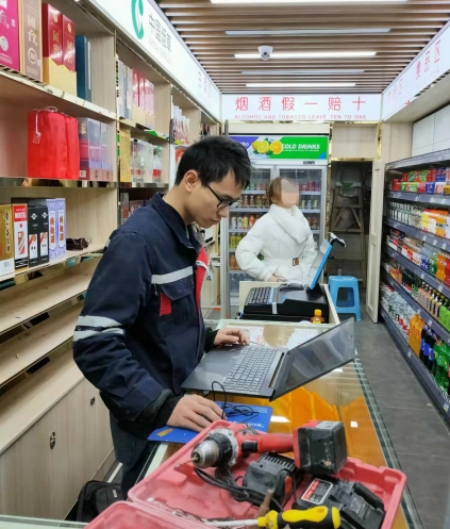 聯(lián)網(wǎng)防盜報(bào)警系統(tǒng)方案以高效、智能、便捷為特點(diǎn)，廣泛應(yīng)用于家庭、商鋪、工廠等各類(lèi)場(chǎng)所，為您提供全方位的安全保障。